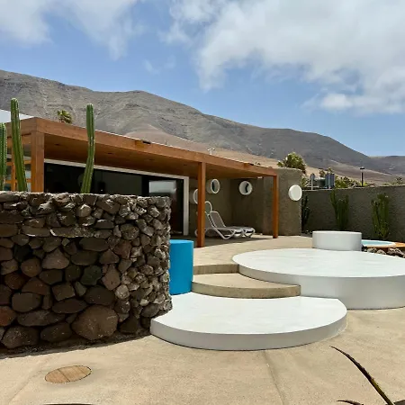 Canaryislandshost L Origen